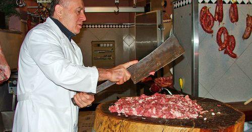 FEAST - Salsiccia al ceppo, Linguaglossa, Sicily, Etna